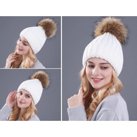 Čepice s bambulí z mývala