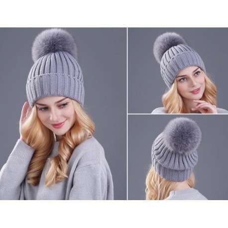 Čepice s bambulí z lišky